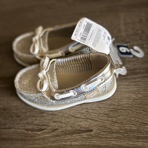 🆕 BabyGirl OSH KOSH Golden Sparkle Shoes Size 6